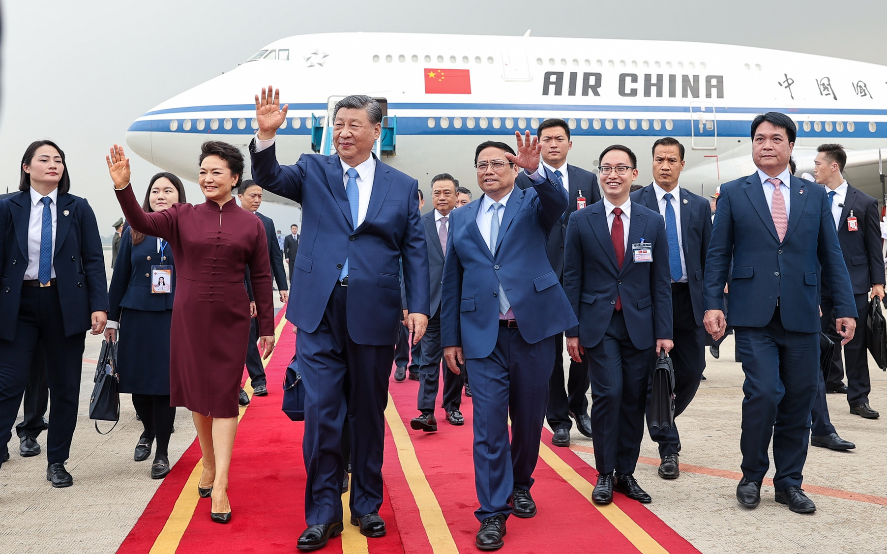 Prime Minister Pham Minh Chinh welcomes General Secretary and President ...